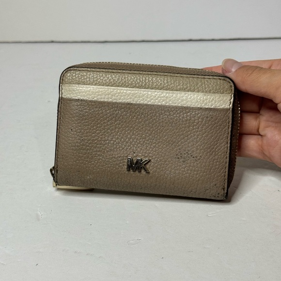 MICHAEL KORS Small Pebbled Leather Wallet - Picture 1 of 13